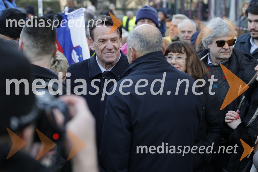  Pavle Rupar, nekdanji župan Občine Tržič in nekdanji poslanec Slovenske demokratske strankeProtest v Ljubljani za pravičnejše plače in delovne pogoje