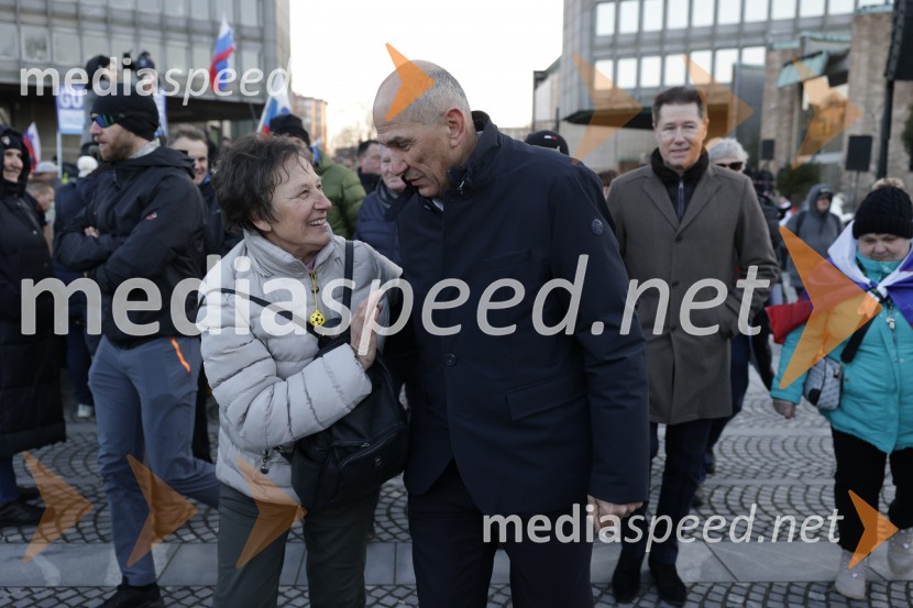  ... ;  Janez Janša, predsednik stranke SDSProtest v Ljubljani za pravičnejše plače in delovne pogoje