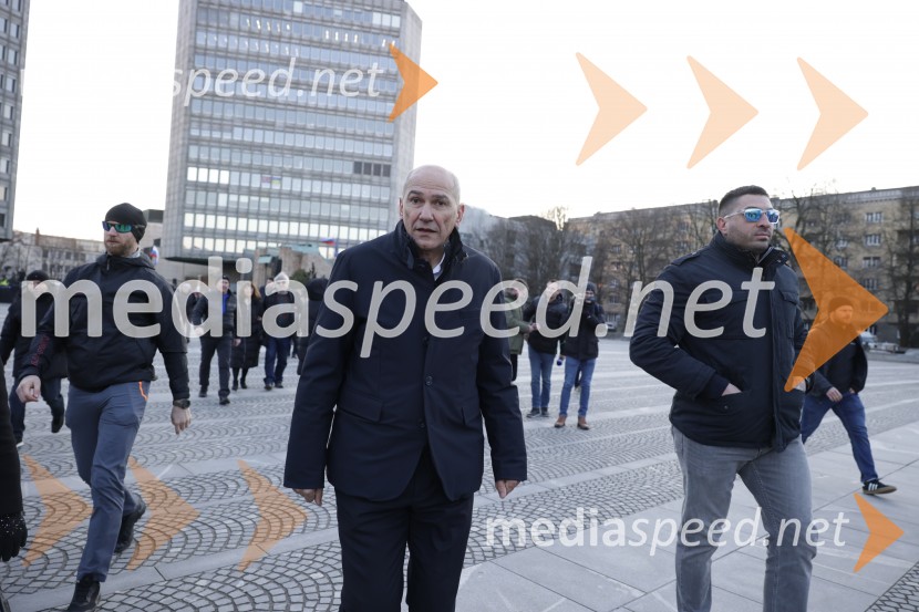  Janez Janša, predsednik stranke SDSProtest v Ljubljani za pravičnejše plače in delovne pogoje