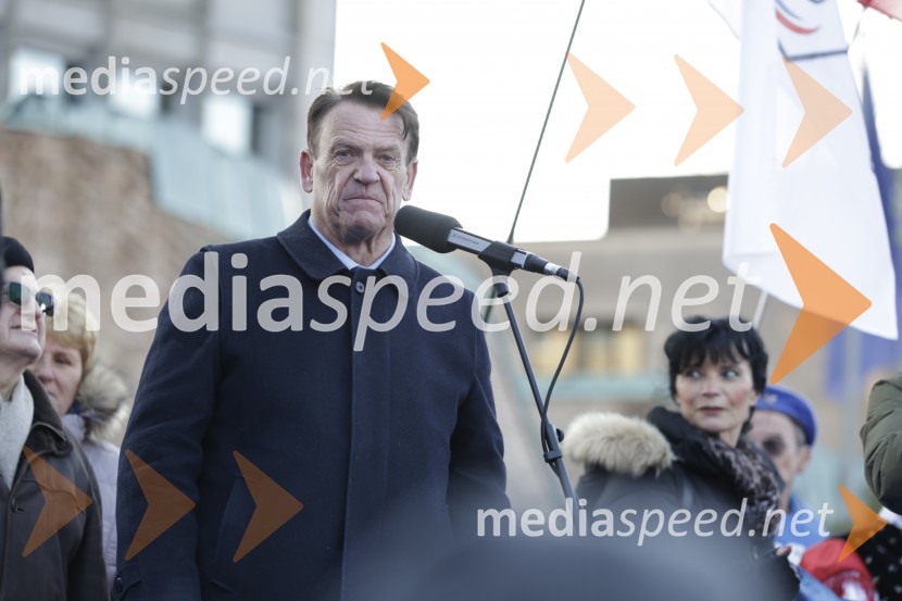  Pavle Rupar, nekdanji župan Občine Tržič in nekdanji poslanec Slovenske demokratske strankeProtest v Ljubljani za pravičnejše plače in delovne pogoje