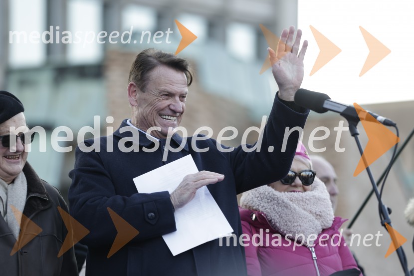  Pavle Rupar, nekdanji župan Občine Tržič in nekdanji poslanec Slovenske demokratske strankeProtest v Ljubljani za pravičnejše plače in delovne pogoje