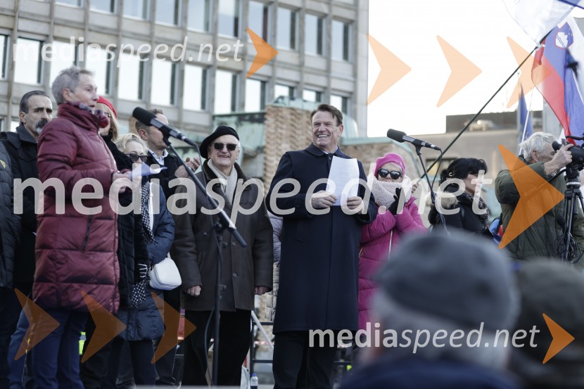 Protest v Ljubljani za pravičnejše plače in delovne pogoje