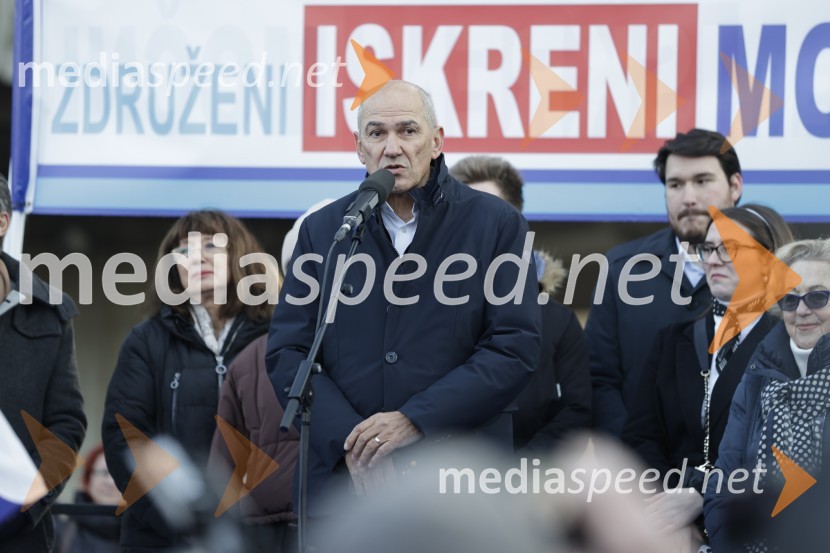  Janez Janša, predsednik stranke SDSProtest v Ljubljani za pravičnejše plače in delovne pogoje