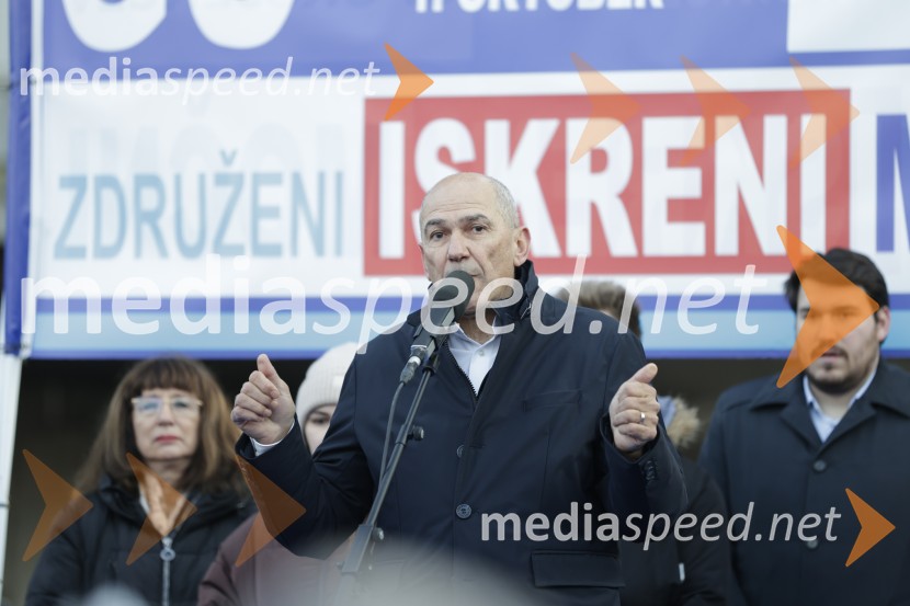  Janez Janša, predsednik stranke SDSProtest v Ljubljani za pravičnejše plače in delovne pogoje