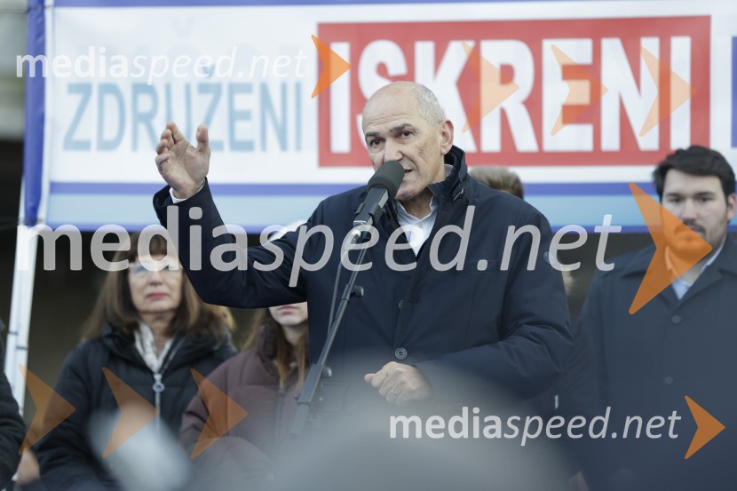  Janez Janša, predsednik stranke SDSProtest v Ljubljani za pravičnejše plače in delovne pogoje