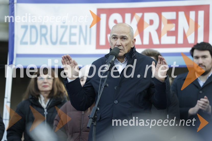  Janez Janša, predsednik stranke SDSProtest v Ljubljani za pravičnejše plače in delovne pogoje