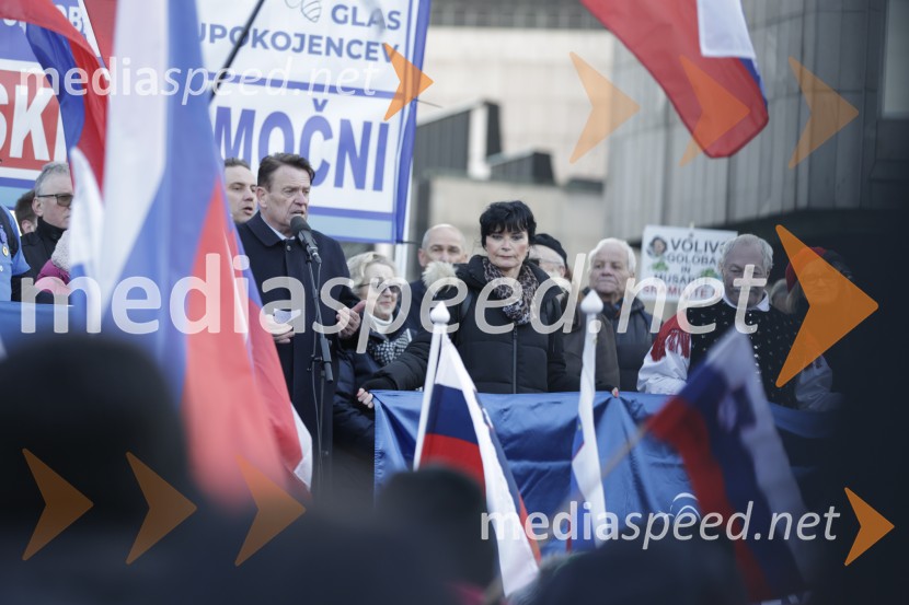 Protest v Ljubljani za pravičnejše plače in delovne pogoje