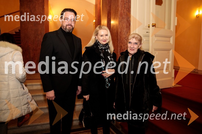  Marko  Hribernik, direktor SNG Opera in balet Ljubljana;  Tina Šrot, novinarka Uredništva oddaj o kulturi na TV SLO;  Marjeta Šrot, nekdanja balerinaHamlet, premiera baleta v SNG Opera in balet Ljubljana