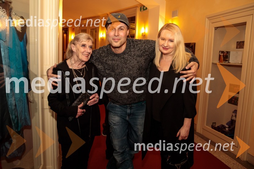  Marjeta Šrot, nekdanja balerina;  Leo Mujić, koreograf;  Tina Šrot, novinarka Uredništva oddaj o kulturi na TV SLOHamlet, premiera baleta v SNG Opera in balet Ljubljana