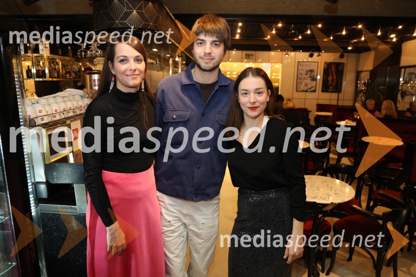  Špela Lešnik, producentka Drame SNG Maribor;  Lin Martin Japelj, Scenograf;  Liza Marijina, igralkaDrama ≈ [približno enako kot], premiera v SNG Maribor