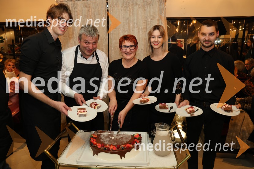 Drama ≈ [približno enako kot], premiera v SNG Maribor