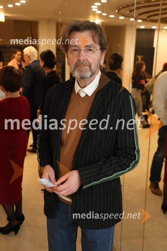  Marko Crnkovič, kolumnist, urednik portala Fokus PokusDrama ≈ [približno enako kot], premiera v SNG Maribor