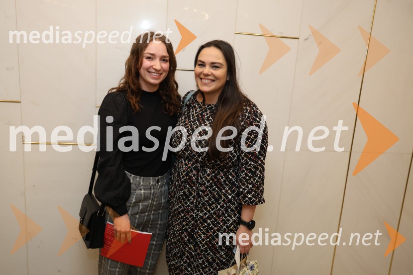  Mojca Marič, lektorica;  ... Drama ≈ [približno enako kot], premiera v SNG Maribor