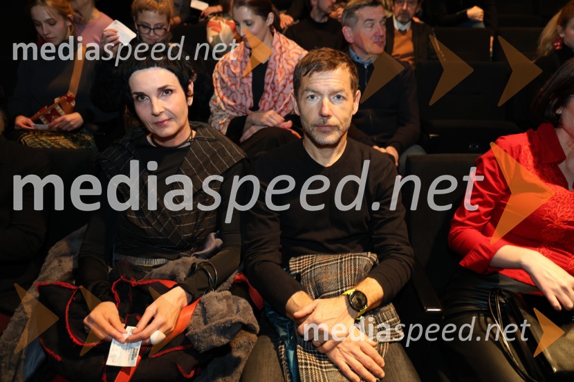  Tajka  Šnuderl Novak;  Aleš Novak, umetniški direktor Festival Borštnikovo srečanjeDrama ≈ [približno enako kot], premiera v SNG Maribor