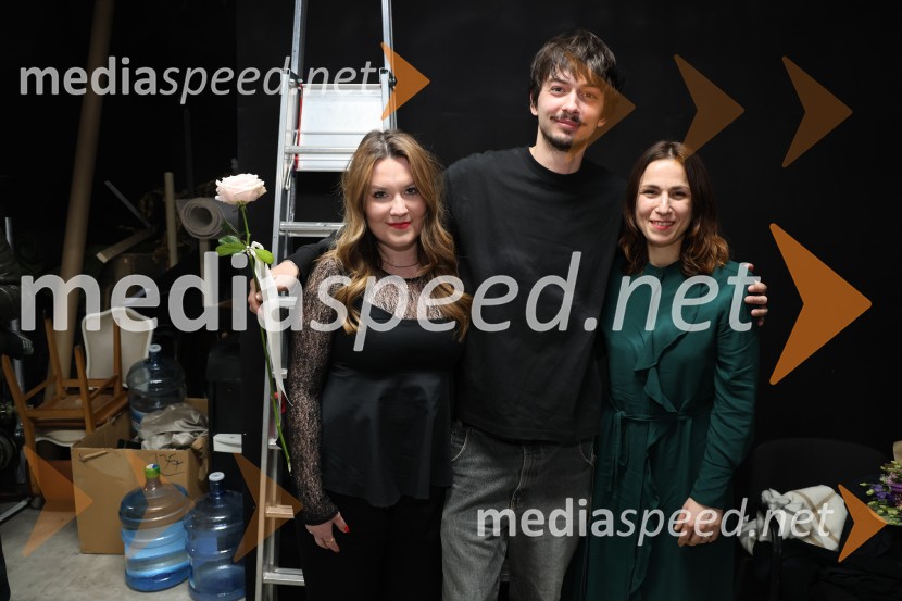  Luna Pentek , dramaturginja;  Val Fürst, PTČ;  ... Drama ≈ [približno enako kot], premiera v SNG Maribor