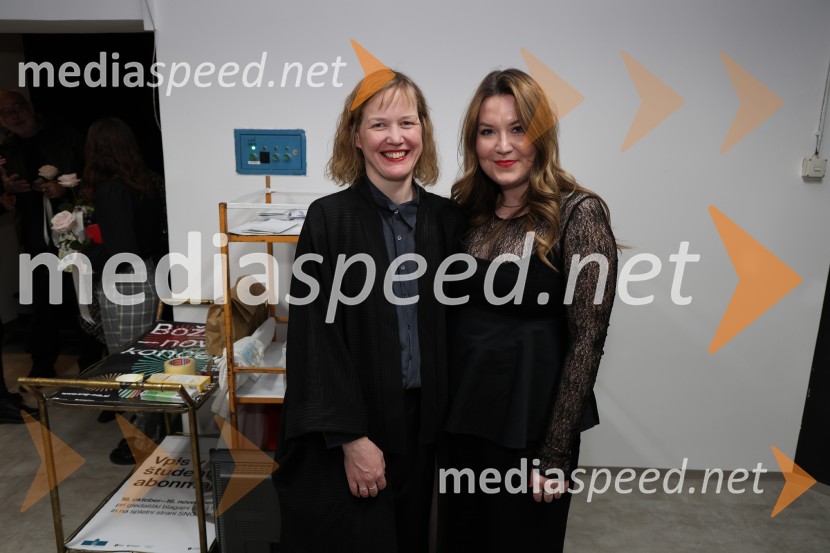  Tina Bonča, kostumografinja;  Luna Pentek , dramaturginjaDrama ≈ [približno enako kot], premiera v SNG Maribor