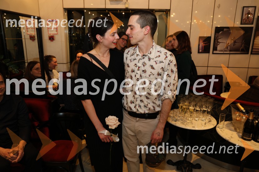  Lea Mihevc, igralka;  Petja Labović, igralecDrama ≈ [približno enako kot], premiera v SNG Maribor