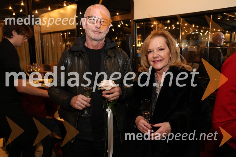  Andrej  Hajdinjak, oblikovalec svetlobe;  ... Drama ≈ [približno enako kot], premiera v SNG Maribor