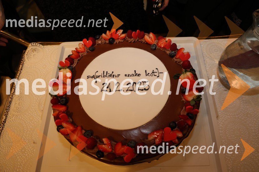 Drama ≈ [približno enako kot], premiera v SNG Maribor