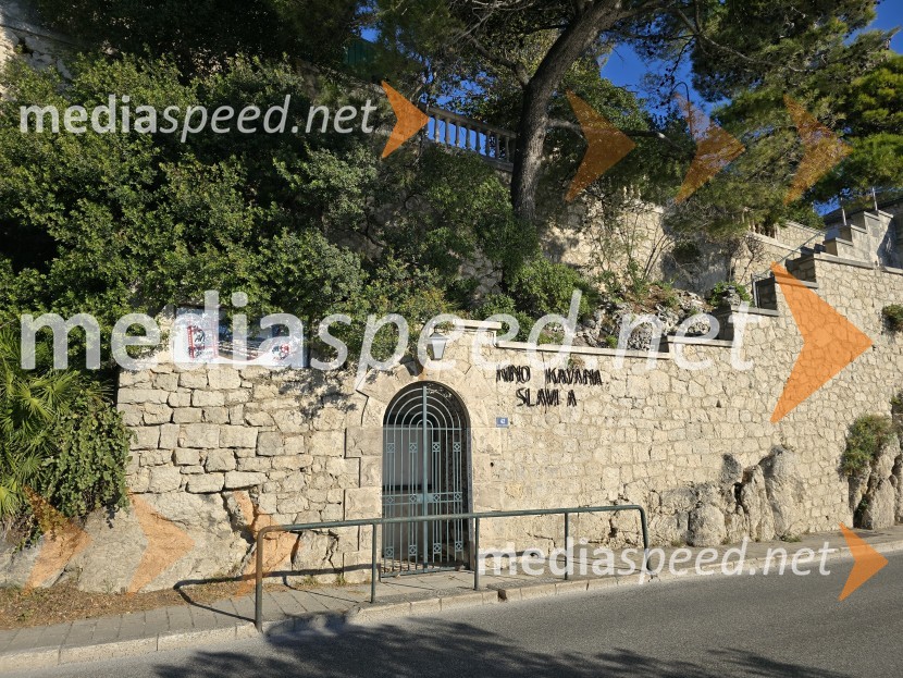 Dubrovnik, Ljetni kino SlavicaDubrovnik, biser Jadrana s sredozemskim šarmom