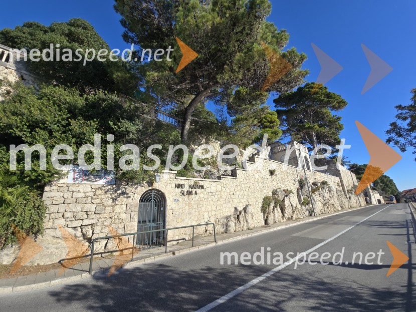 Dubrovnik, Ljetni kino SlavicaDubrovnik, biser Jadrana s sredozemskim šarmom