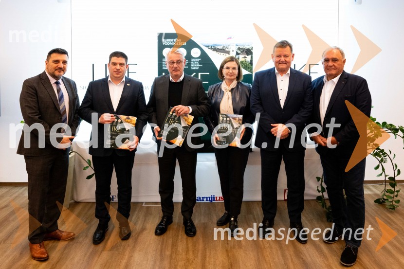  Goran Ogurlić, glavni urednik Jutranjega lista;  Oleg Butković, podpredsednik Vlade RH in minister za pomorstvo, promet in infrastrukturo Republike Hrvaške;  Matjaž Han, minister za gospodarstvo, turizem in šport;  ... ;  ... ;  Bojan Budja, odgovorni urednik Dela in Slovenskih novicPromocija turistične revije LIKE Slovenija - Hrvaška - Srbija