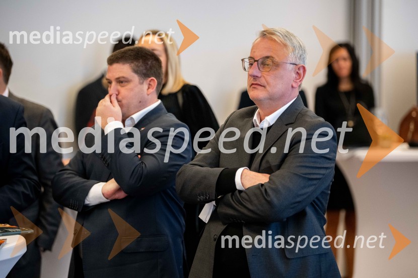  Oleg Butković, podpredsednik Vlade RH in minister za pomorstvo, promet in infrastrukturo Republike Hrvaške;  Matjaž Han, minister za gospodarstvo, turizem in športPromocija turistične revije LIKE Slovenija - Hrvaška - Srbija