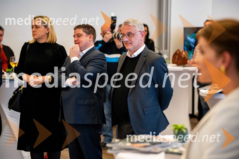  Oleg Butković, podpredsednik Vlade RH in minister za pomorstvo, promet in infrastrukturo Republike Hrvaške;  Matjaž Han, minister za gospodarstvo, turizem in športPromocija turistične revije LIKE Slovenija - Hrvaška - Srbija