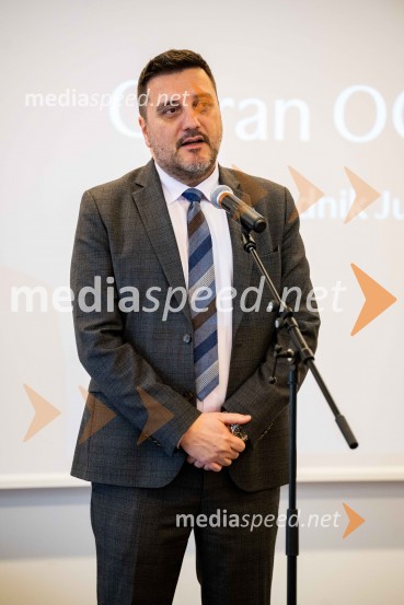  Goran Ogurlić, glavni urednik Jutranjega listaPromocija turistične revije LIKE Slovenija - Hrvaška - Srbija