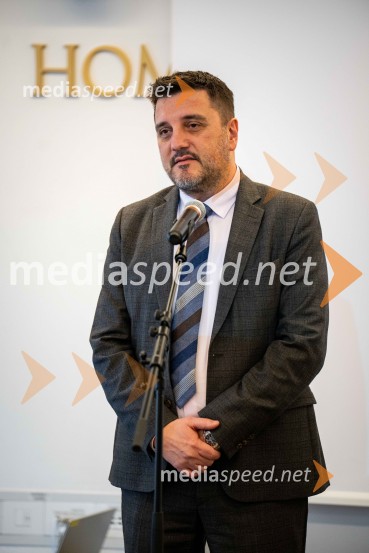  Goran Ogurlić, glavni urednik Jutranjega listaPromocija turistične revije LIKE Slovenija - Hrvaška - Srbija