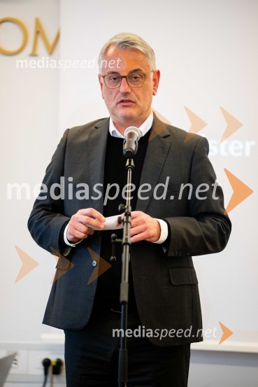  Matjaž Han, minister za gospodarstvo, turizem in športPromocija turistične revije LIKE Slovenija - Hrvaška - Srbija