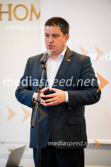  Oleg Butković, podpredsednik Vlade RH in minister za pomorstvo, promet in infrastrukturo Republike HrvaškePromocija turistične revije LIKE Slovenija - Hrvaška - Srbija