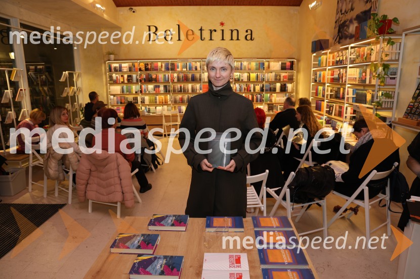  Ana  Schnabl, pisateljicaPredstavitev knjige September Ane Schnabl