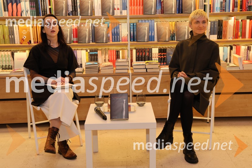  Kristina Kočan, pesnica in prevajalka;  Ana  Schnabl, pisateljicaPredstavitev knjige September Ane Schnabl