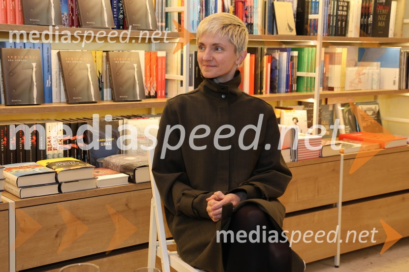  Ana  Schnabl, pisateljicaPredstavitev knjige September Ane Schnabl