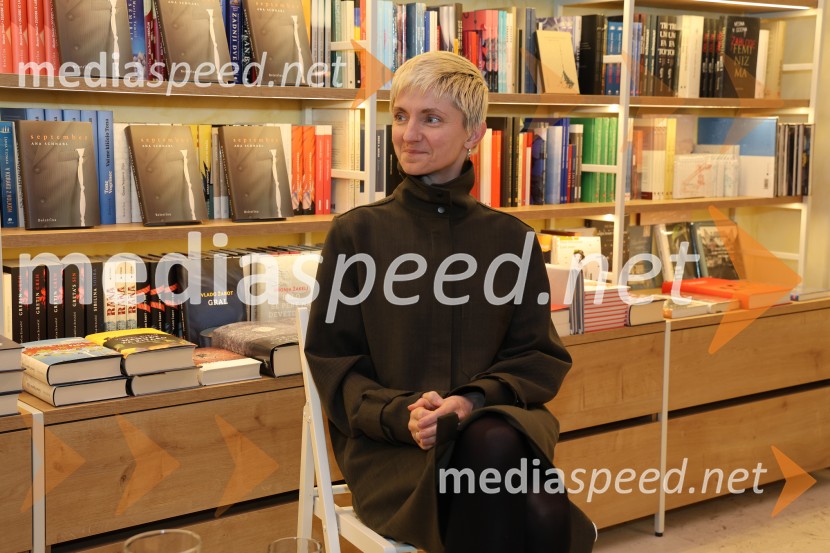  Ana  Schnabl, pisateljicaPredstavitev knjige September Ane Schnabl