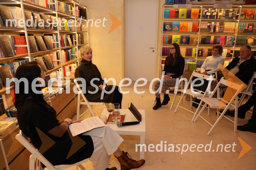  Kristina Kočan, pesnica in prevajalka;  Ana  Schnabl, pisateljicaPredstavitev knjige September Ane Schnabl