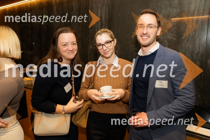  Jana  Radovanovic, EY;  ... ;  Nejc Jakomini, EYCFA Research Challenge 2024/2025