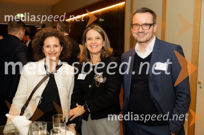  Mateja  Živec, NLB Sklad;  Polona Žižmund, NLB d.d.;  Archibald Kremser, član uprave NLBCFA Research Challenge 2024/2025