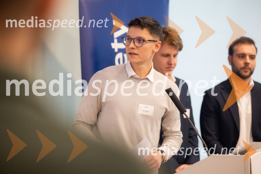  Jaka RodšekCFA Research Challenge 2024/2025