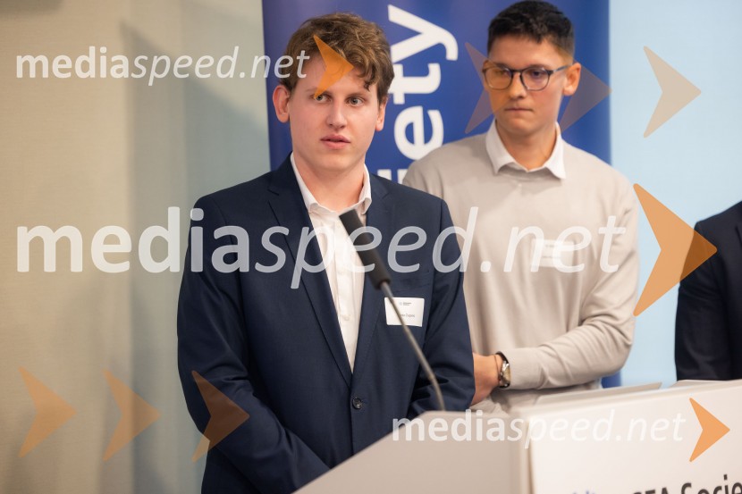  Darko  Zupanc;  Jaka RodšekCFA Research Challenge 2024/2025