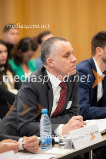  Oliver P. Müller, CFA, CAIA, FRM, CFA Society SwitzerlandCFA Research Challenge 2024/2025