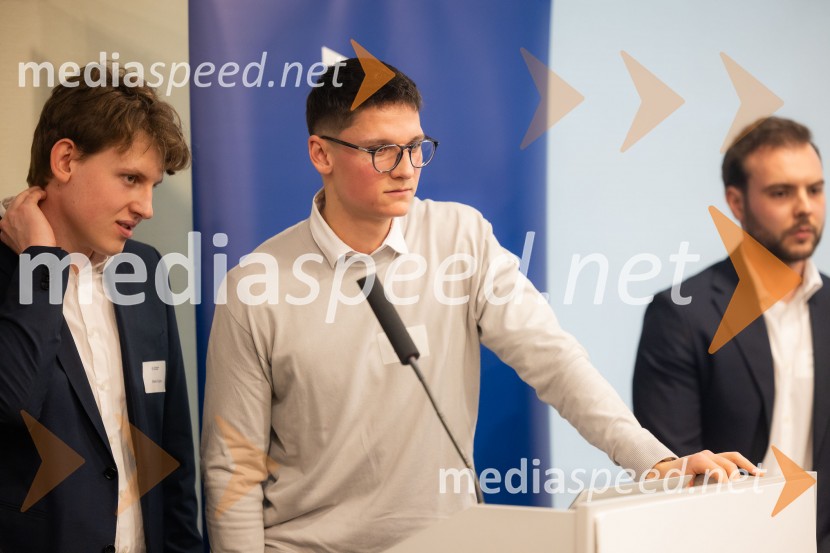  Darko  Zupanc;  Jaka RodšekCFA Research Challenge 2024/2025