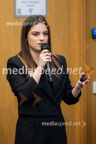  Kristina DimitrieskaCFA Research Challenge 2024/2025