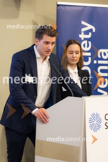  Miha Jazbec;  Maruša ŠmidCFA Research Challenge 2024/2025