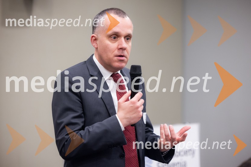  Oliver P. Müller, CFA, CAIA, FRM, CFA Society SwitzerlandCFA Research Challenge 2024/2025