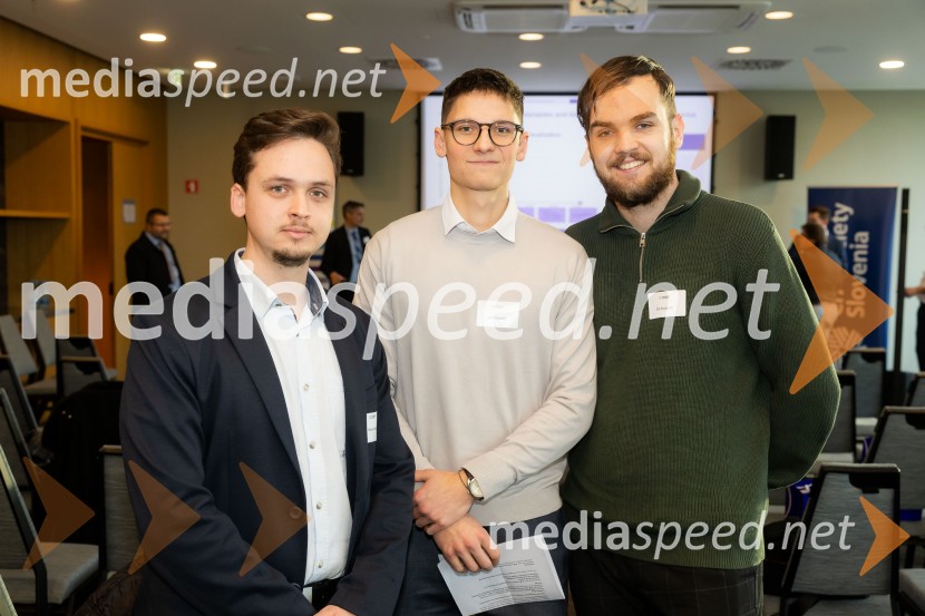  Jaka Rodšek;  Klemen Sodec;  Žak KocjančičCFA Research Challenge 2024/2025