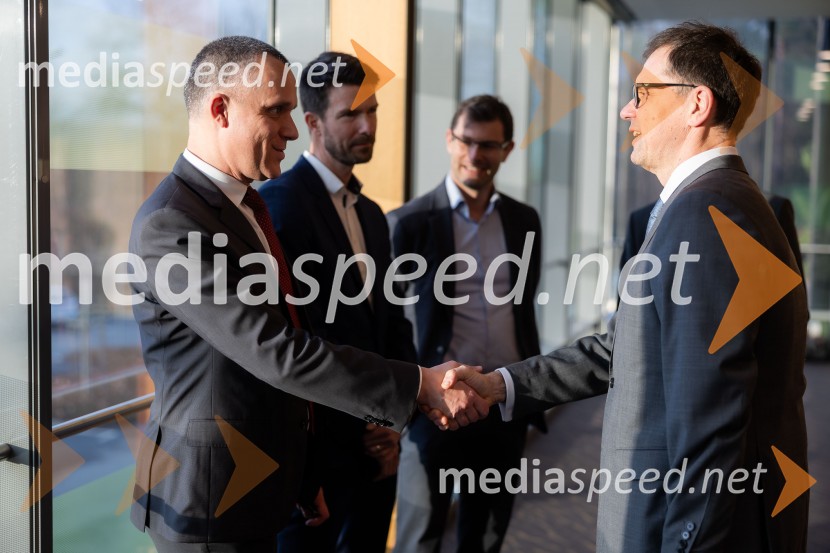  Oliver P. Müller, CFA, CAIA, FRM, CFA Society Switzerland;  ... CFA Research Challenge 2024/2025