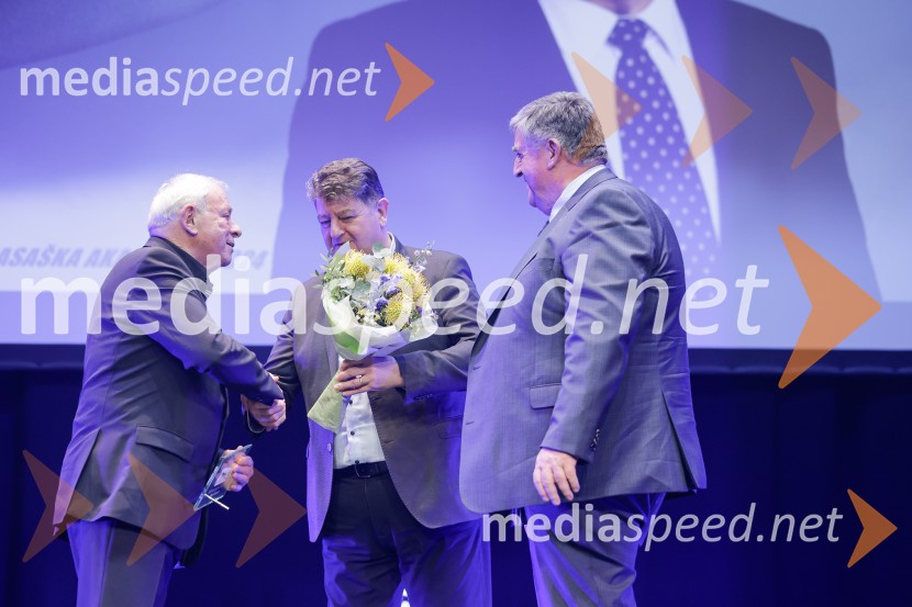  Franc Čebulj;  Jože  Simončič, Župan občine Šentjernej;  Andraž  Rumpret , Kmetija KarlovčekOdprtje Kasaške akademije s podelitvijo nagrad