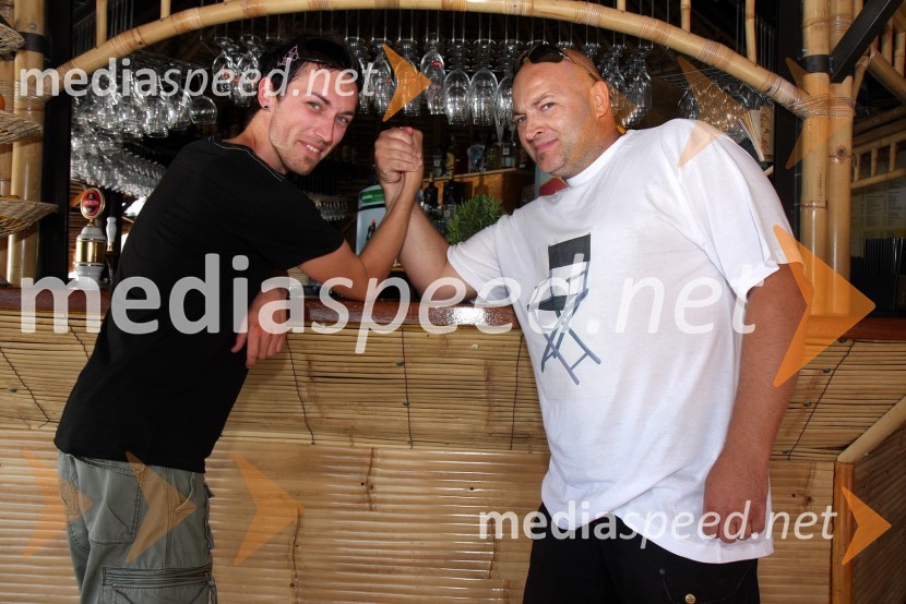 Luka, Alyin fant in Nenad Muždeka, režiserAlya, snemanje videospota za pesem Brazil